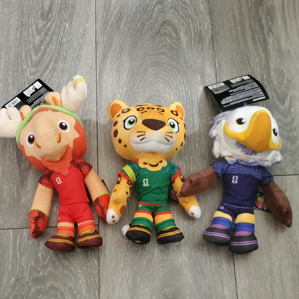 FIFA 2026 Zayu Maple Clutch Soccer Limited Edition Mascot Plush Toy Bundle